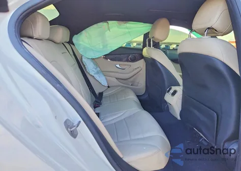 2018 Mercedes-Benz C 300 4Matic z USA, uszkodzony, nr VIN 55SWF4KB5JU237518